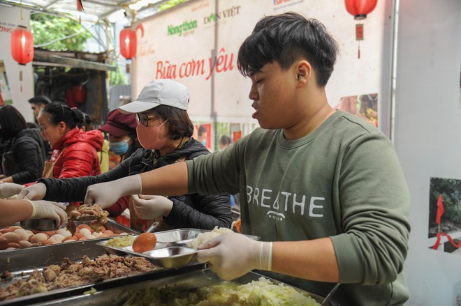 Bữa Cơm Yêu Thương lần thứ 85: “Khi yêu thương được sẻ chia đến từng thế hệ”- Ảnh 36.