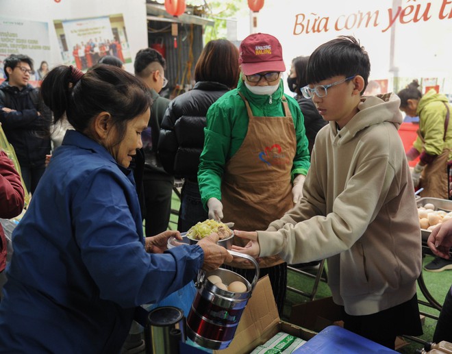 Bữa Cơm Yêu Thương lần thứ 85: “Khi yêu thương được sẻ chia đến từng thế hệ”- Ảnh 39.