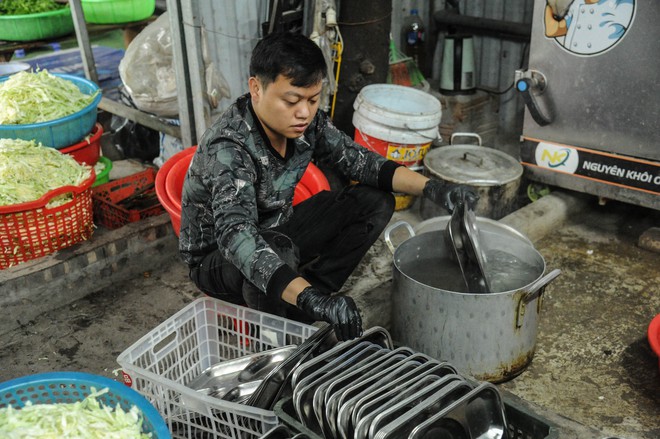 Bữa Cơm Yêu Thương số 87: Nắng ấm nhân ái trong mùa Đông giá rét giữa lòng Thủ đô - Ảnh 11.