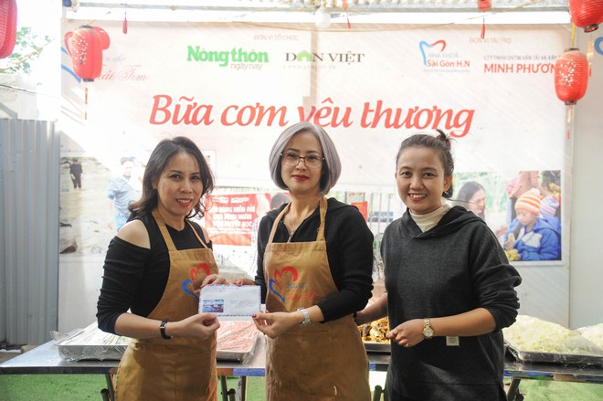 Bữa Cơm Yêu Thương số 87: Nắng ấm nhân ái trong mùa Đông giá rét giữa lòng Thủ đô - Ảnh 15.