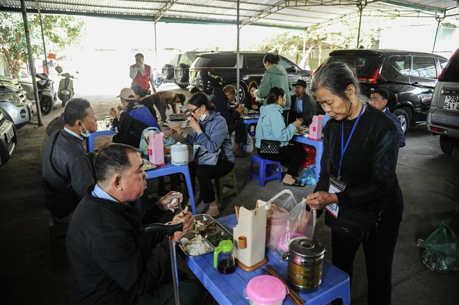 Bữa Cơm Yêu Thương số 87: Nắng ấm nhân ái trong mùa Đông giá rét giữa lòng Thủ đô - Ảnh 43.