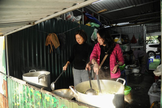 Bữa Cơm Yêu Thương số 87: Nắng ấm nhân ái trong mùa Đông giá rét giữa lòng Thủ đô - Ảnh 9.