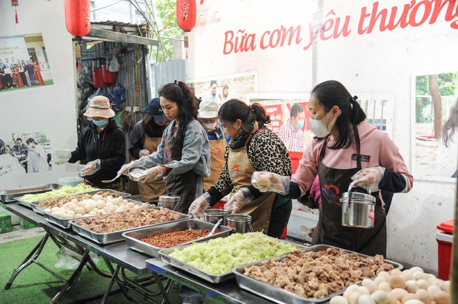 Bữa Cơm Yêu Thương số 84: Mang hơi ấm cho bệnh nhân trong từng suất cơm nghĩa tình- Ảnh 21.