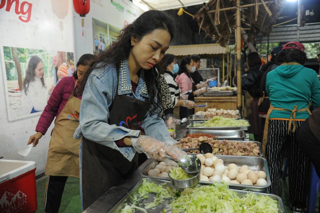 Bữa Cơm Yêu Thương số 84: Mang hơi ấm cho bệnh nhân trong từng suất cơm nghĩa tình- Ảnh 24.