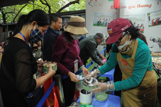 Bữa Cơm Yêu Thương số 84: Mang hơi ấm cho bệnh nhân trong từng suất cơm nghĩa tình- Ảnh 29.