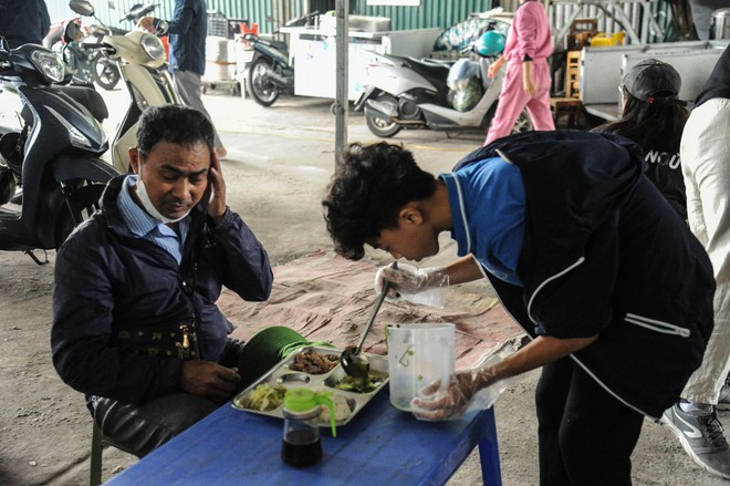 Bữa Cơm Yêu Thương số 84: Mang hơi ấm cho bệnh nhân trong từng suất cơm nghĩa tình- Ảnh 38.