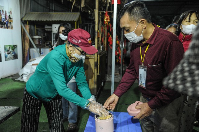 Bữa Cơm Yêu Thương số 84: Mang hơi ấm cho bệnh nhân trong từng suất cơm nghĩa tình- Ảnh 6.