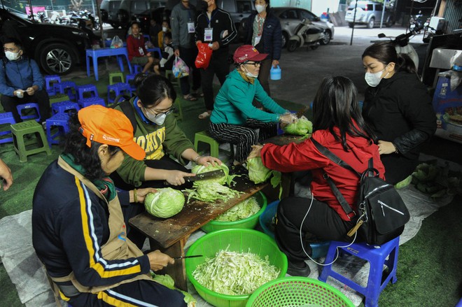 Bữa Cơm Yêu Thương số 84: Mang hơi ấm cho bệnh nhân trong từng suất cơm nghĩa tình- Ảnh 8.