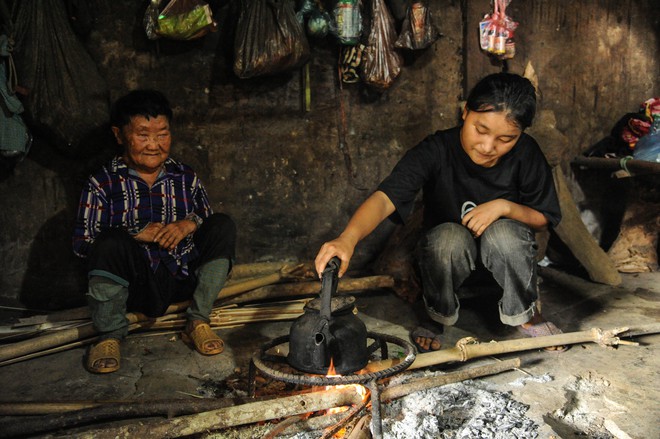 Hoàn cảnh khó khăn cần giúp đỡ ở lào cai: Cô bé lớp 8 gồng mình nuôi bà già yếu và 2 đứa con- Ảnh 6.