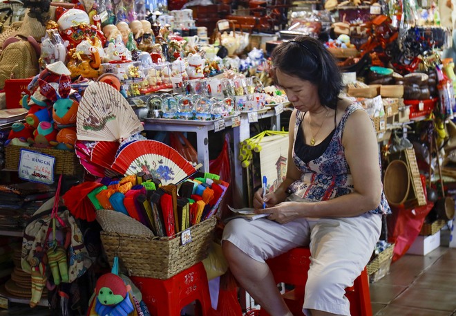 Tiểu thương chợ Bến Thành sẵn sàng nếu phải tạm dừng buôn bán để tu sửa chợ- Ảnh 5.