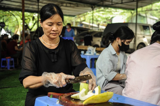 Mùa hè yêu thương: Sức trẻ chung tay mang bữa cơm miễn phí đến cộng đồng- Ảnh 11.