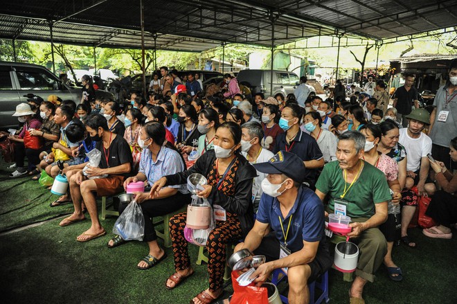 Mùa hè yêu thương: Sức trẻ chung tay mang bữa cơm miễn phí đến cộng đồng- Ảnh 36.