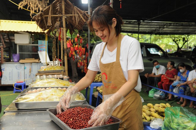 Mùa hè yêu thương: Sức trẻ chung tay mang bữa cơm miễn phí đến cộng đồng- Ảnh 43.