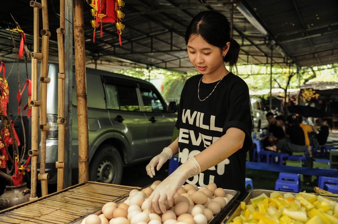 Mùa hè yêu thương: Sức trẻ chung tay mang bữa cơm miễn phí đến cộng đồng- Ảnh 44.