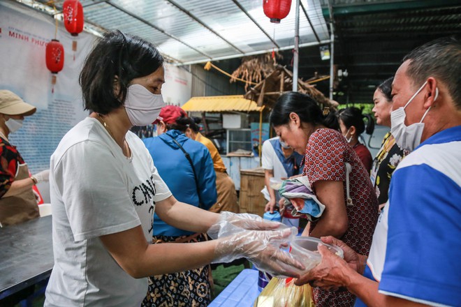 Mùa hè yêu thương: Sức trẻ chung tay mang bữa cơm miễn phí đến cộng đồng- Ảnh 5.