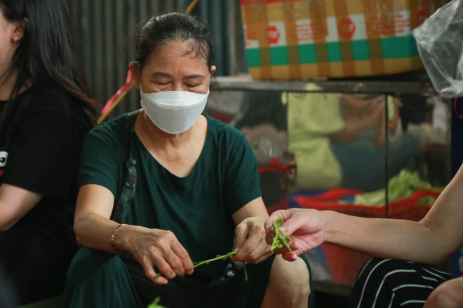 “Bữa Cơm Yêu Thương”: Người nhà bệnh nhân sẵn sàng nhường cơm sẻ áo gây xúc động- Ảnh 10.