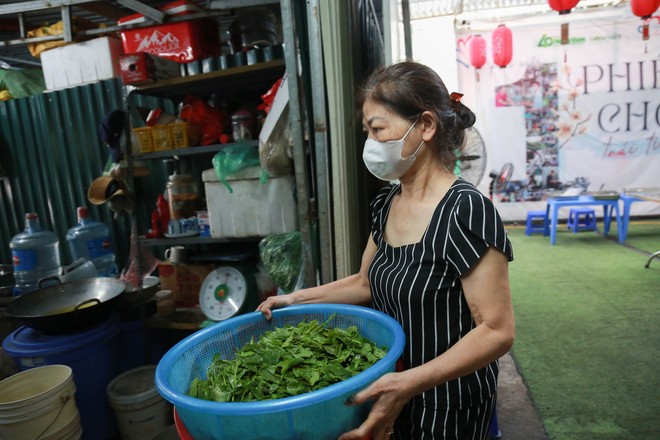 “Bữa Cơm Yêu Thương”: Người nhà bệnh nhân sẵn sàng nhường cơm sẻ áo gây xúc động- Ảnh 12.