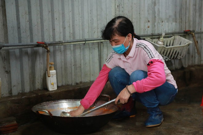 “Bữa Cơm Yêu Thương”: Người nhà bệnh nhân sẵn sàng nhường cơm sẻ áo gây xúc động- Ảnh 17.