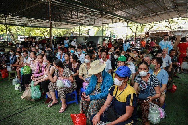 “Bữa Cơm Yêu Thương”: Người nhà bệnh nhân sẵn sàng nhường cơm sẻ áo gây xúc động- Ảnh 32.