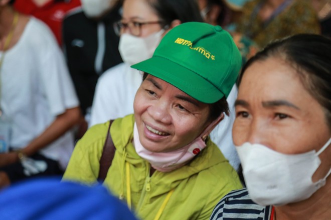 “Bữa Cơm Yêu Thương”: Người nhà bệnh nhân sẵn sàng nhường cơm sẻ áo gây xúc động- Ảnh 30.