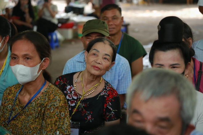 “Bữa Cơm Yêu Thương”: Người nhà bệnh nhân sẵn sàng nhường cơm sẻ áo gây xúc động- Ảnh 34.