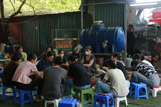 “Bữa Cơm Yêu Thương”: Người nhà bệnh nhân sẵn sàng nhường cơm sẻ áo gây xúc động- Ảnh 9.