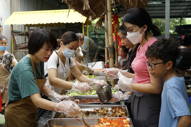 Những món quà đặc biệt tặng Bữa Cơm Yêu Thương- Ảnh 49.