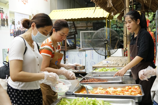 Những món quà đặc biệt tặng Bữa Cơm Yêu Thương- Ảnh 45.