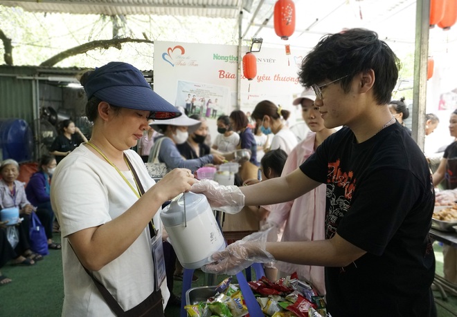 Mang tiếng hát át nỗi đau bệnh tật tại Bữa Cơm Yêu Thương lần thứ 69 - Ảnh 47.