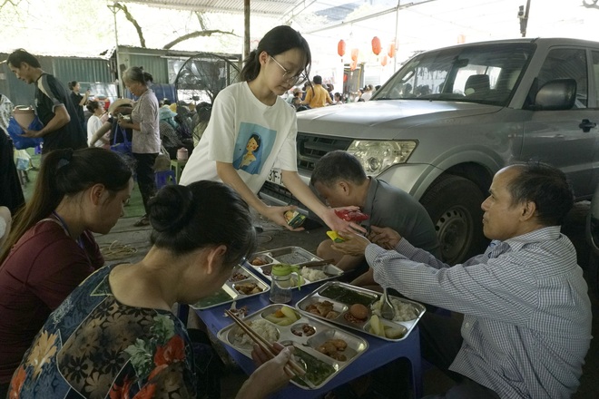 Mang tiếng hát át nỗi đau bệnh tật tại Bữa Cơm Yêu Thương lần thứ 69 - Ảnh 53.