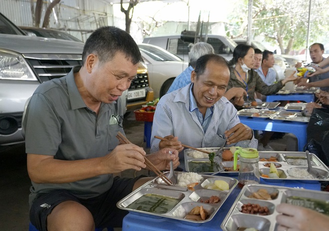 Mang tiếng hát át nỗi đau bệnh tật tại Bữa Cơm Yêu Thương lần thứ 69 - Ảnh 59.