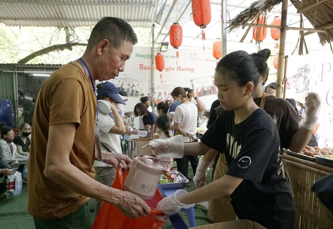 Mang tiếng hát át nỗi đau bệnh tật tại Bữa Cơm Yêu Thương lần thứ 69 - Ảnh 48.