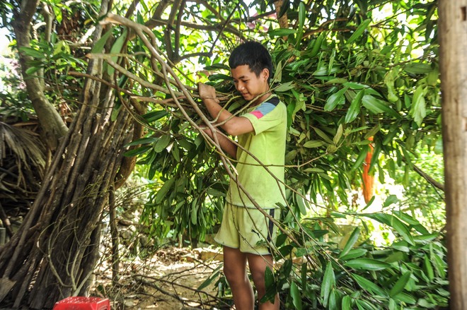 Người đàn ông cụt chân "gà trống nuôi con” trong căn nhà xiêu vẹo - Ảnh 10.