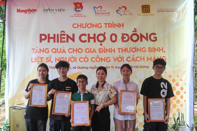 Xúc động chuỗi chương trình tri ân anh hùng liệt sĩ tại Hà Giang- Ảnh 67.