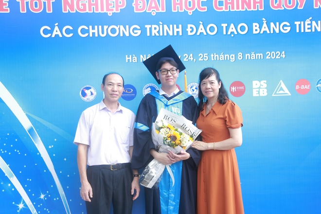 Chân dung 3 sinh viên học giỏi nhất Trường ĐH Kinh tế Quốc dân năm 2024, điểm cao nhất lịch sử - Ảnh 5.