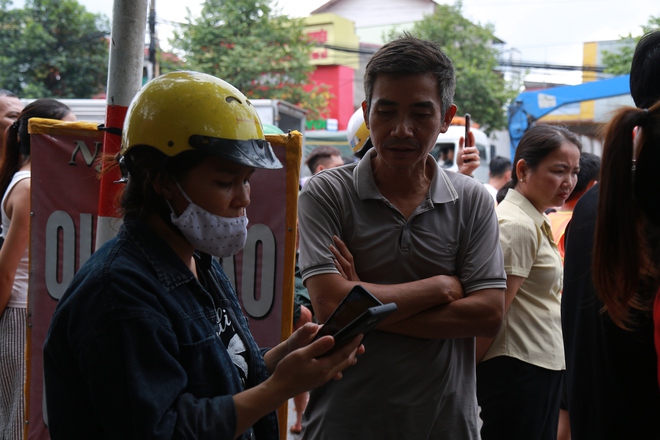 Đỏ mắt ngóng tin người nhà trong lũ dữ, nhiều người dân Thái Nguyên khóc nghẹn khi chứng kiến cảnh đau lòng- Ảnh 2.