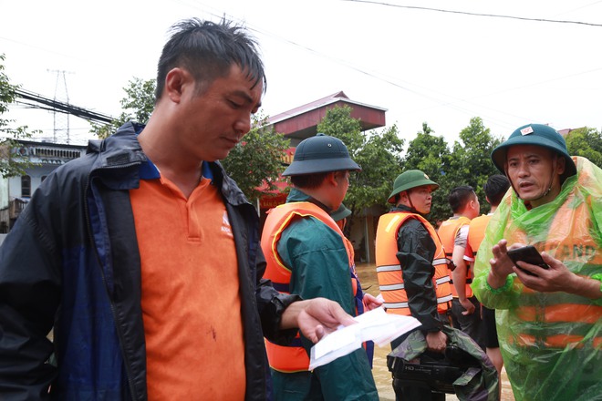 Thái Nguyên: Ngược dòng nước xiết, cứu người qua dòng chữ viết nguệch ngoạc trên mảnh giấy nhỏ - Ảnh 10.