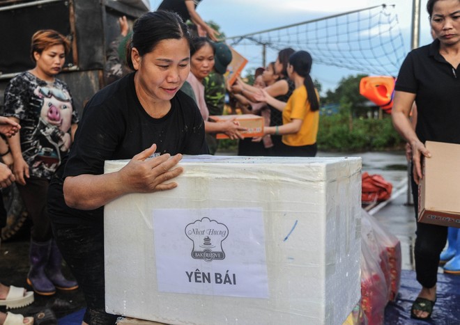 “Tôi không sợ đói, không sợ rét, không còn sống trong bóng đêm sau trận lũ lịch sử” - Ảnh 11.