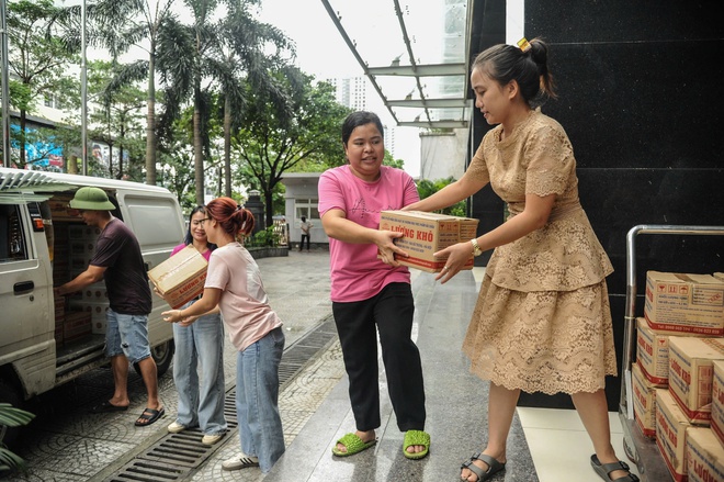 Tổng Biên tập Báo NTNN/Dân Việt: Phát động chương trình kêu gọi hỗ trợ đồng bào vùng lũ - Ảnh 5.