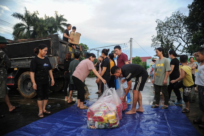 Quỹ Thiện Tâm ủng hộ 500 triệu đồng qua Báo Dân Việt hỗ trợ cho đồng bào bị lũ quét - Ảnh 7.