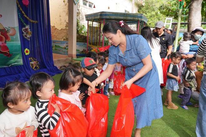 Tập đoàn FVG mang Tết Trung thu đến với trẻ em vùng cao Quảng Nam- Ảnh 9.