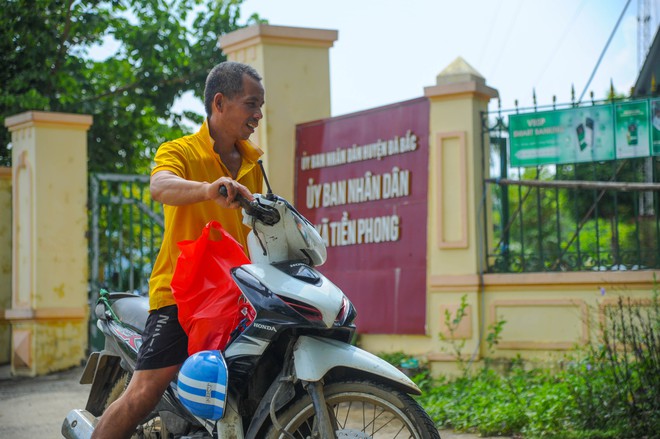 Những bước chân không mỏi: Hành trình Báo NTNN/Dân Việt cứu trợ đồng bào bị thiệt hại do lũ lụt - Ảnh 23.