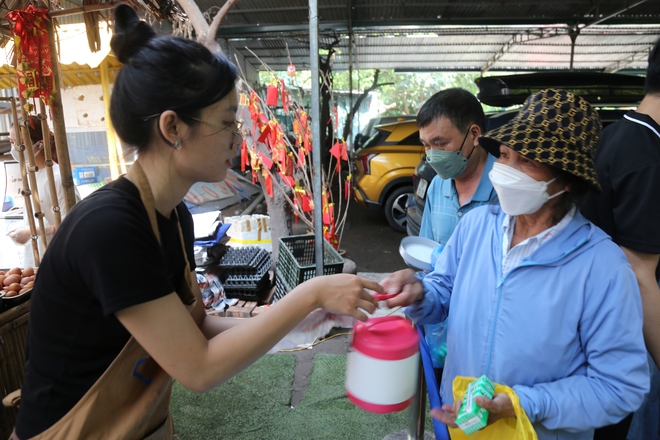 Phiên Chợ Trái Tim: "Bữa Cơm Yêu Thương" đỏ lửa trở lại sau siêu bão Yagi - Ảnh 30.