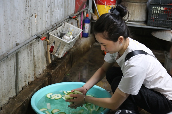 Phiên Chợ Trái Tim: "Bữa Cơm Yêu Thương" đỏ lửa trở lại sau siêu bão Yagi - Ảnh 8.