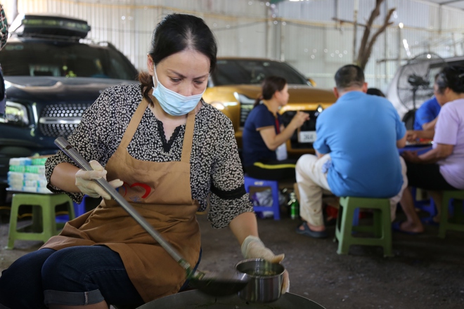 Phiên Chợ Trái Tim: "Bữa Cơm Yêu Thương" đỏ lửa trở lại sau siêu bão Yagi - Ảnh 34.