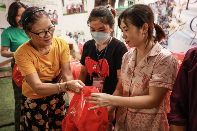 Trung thu đặc biệt cho các “chiến binh nhí” tại Viện Huyết học - Truyền máu Trung ương - Ảnh 4.