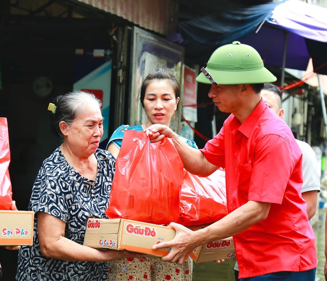 Cập nhật ngày 21/9: Hàng nghìn suất quà trị giá 5 tỷ đồng đã đến với các tỉnh chịu thiệt hại do mưa lũ - Ảnh 13.