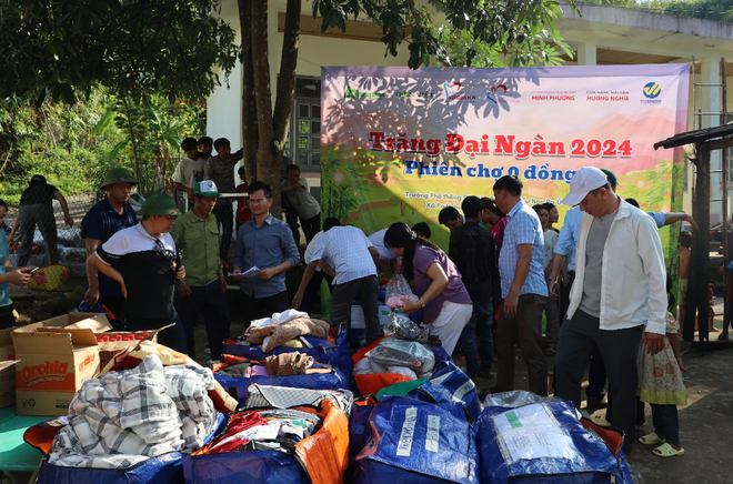 Bạn đọc báo Dân Việt trao yêu thương tới đồng bào người La Hủ ở biên giới Lai Châu - Ảnh 3.