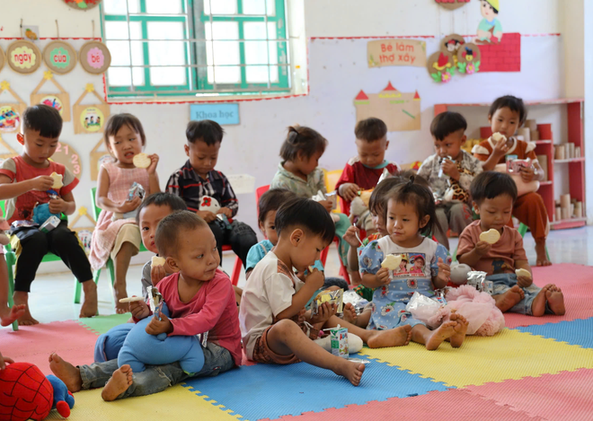 Bạn đọc báo Dân Việt trao yêu thương tới đồng bào người La Hủ ở biên giới Lai Châu - Ảnh 10.