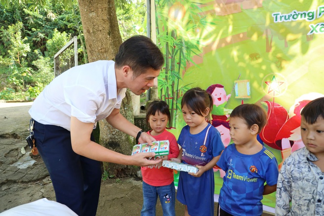 Bạn đọc báo Dân Việt trao yêu thương tới đồng bào người La Hủ ở biên giới Lai Châu - Ảnh 5.